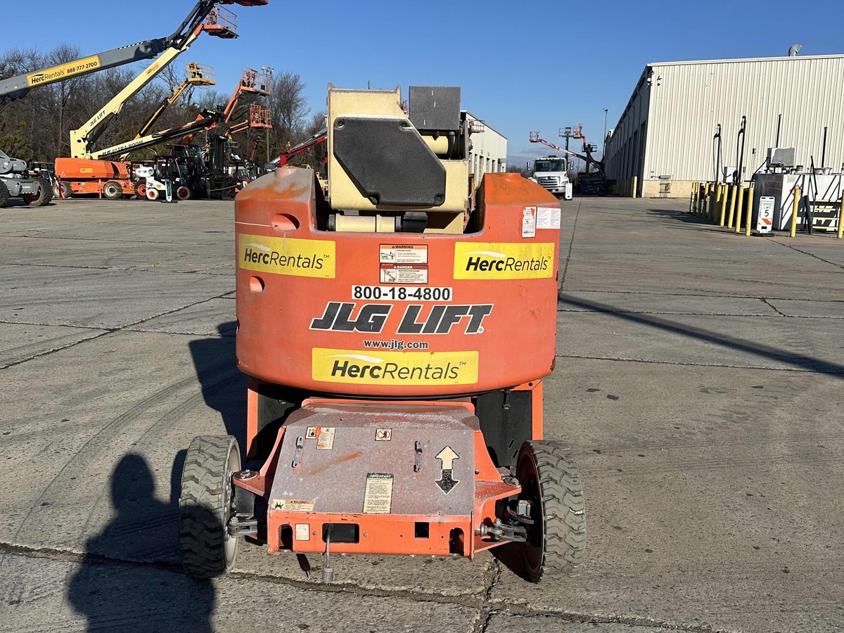 2017 JLG E400AJPN-8