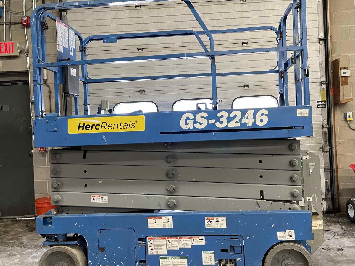 2017 Genie GS-3246