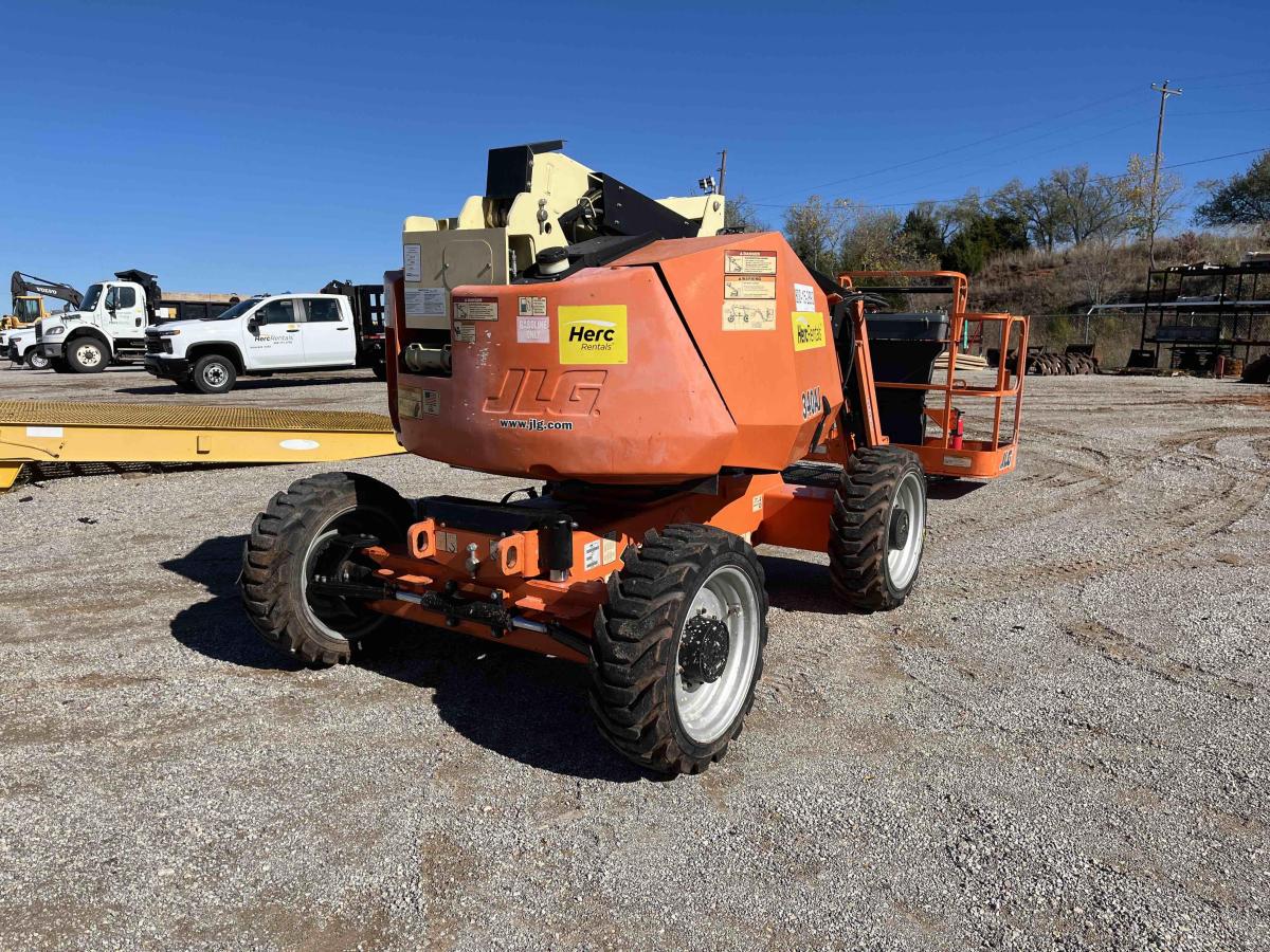 2017 JLG 340AJ