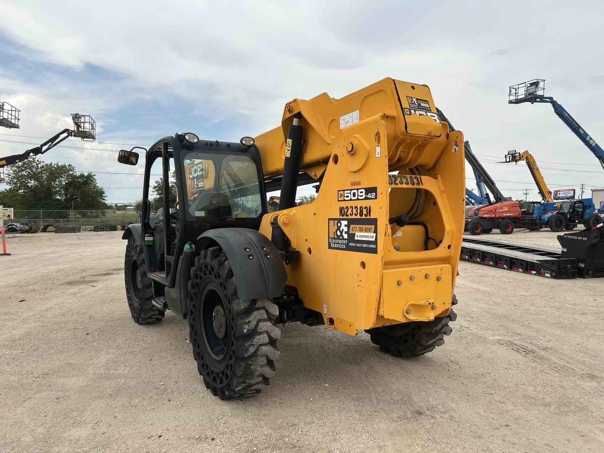 2018 JCB 509-42-3