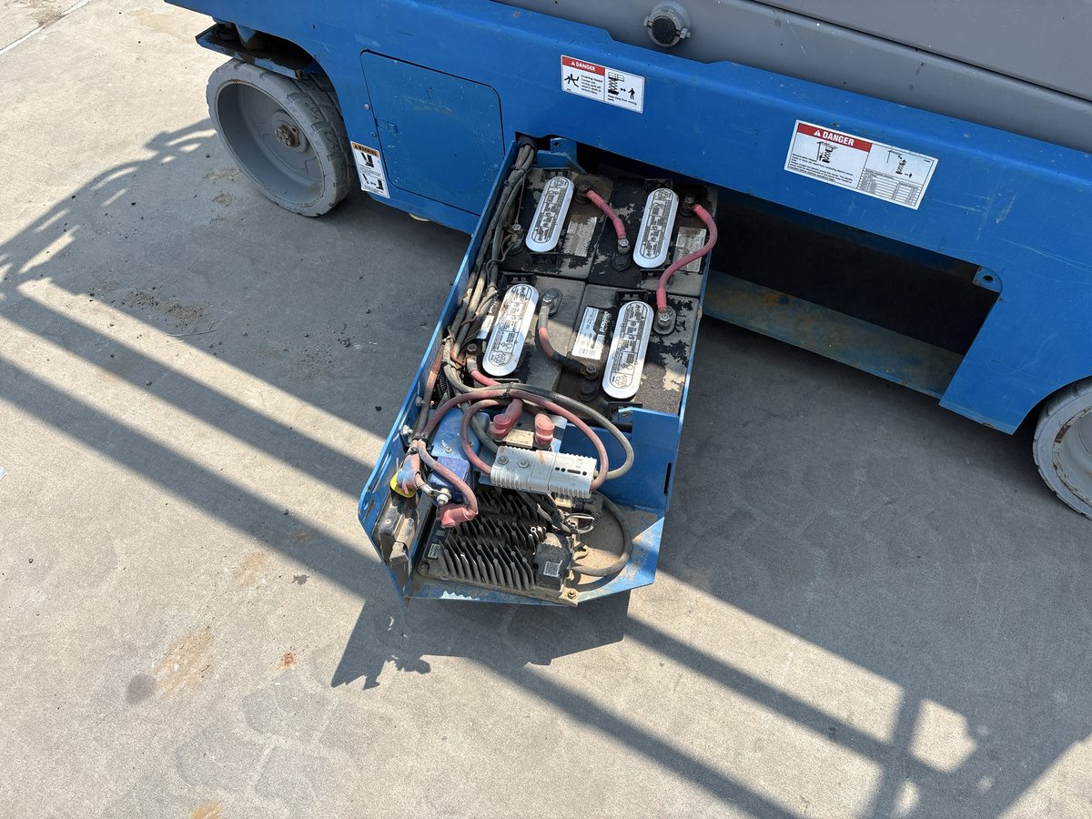 2017 Genie GS-3232-8