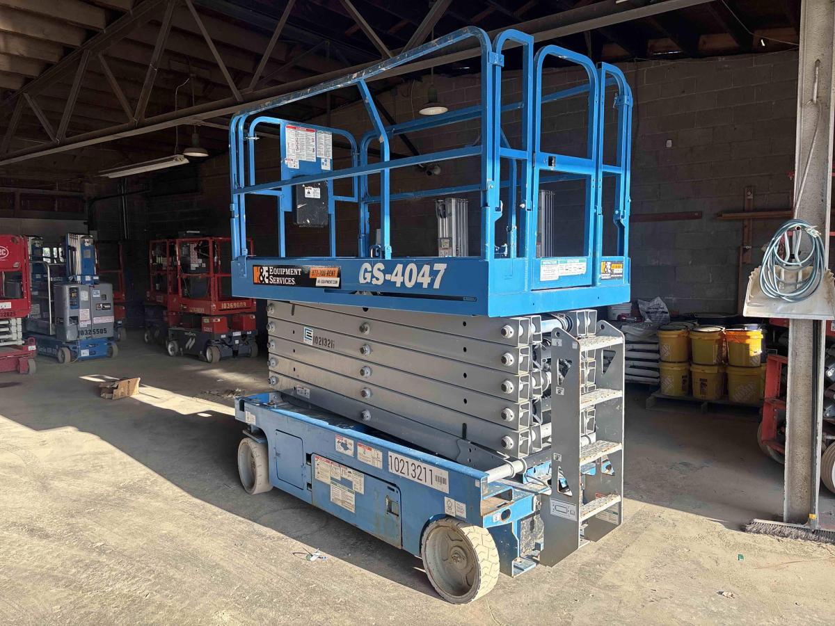 2017 Genie GS-4047