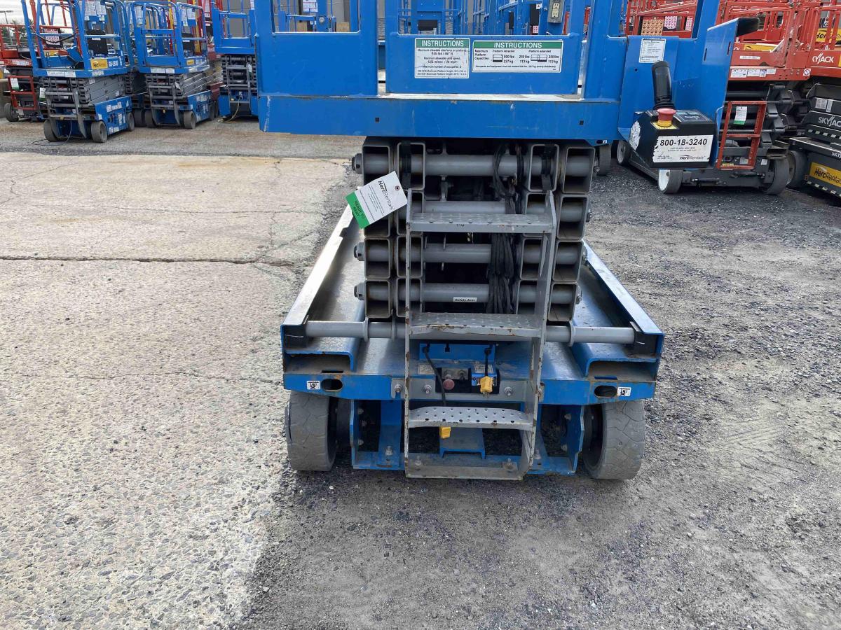 2017 Genie GS-3246