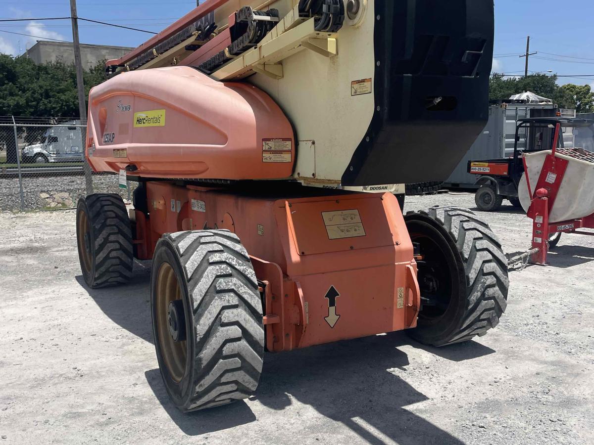 2017 JLG 1250AJP