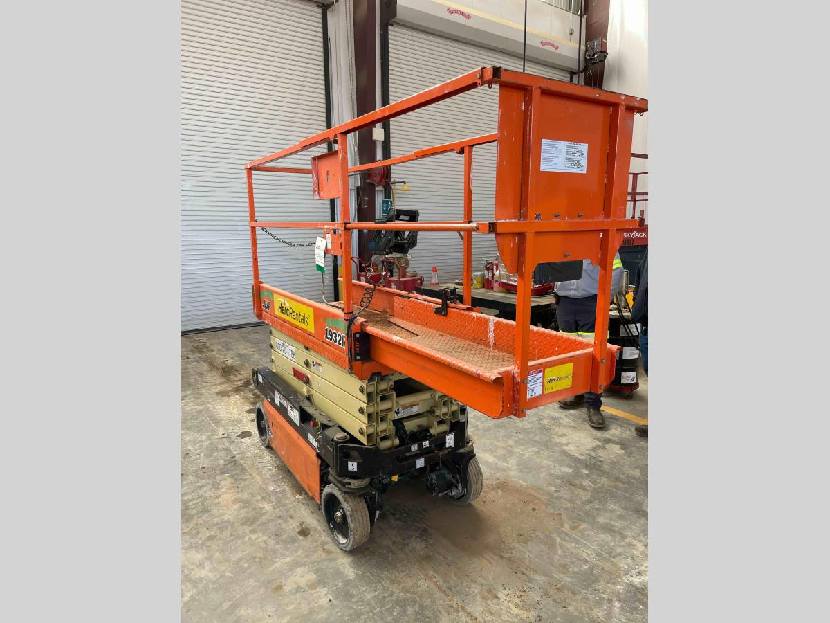2018 JLG 1932R