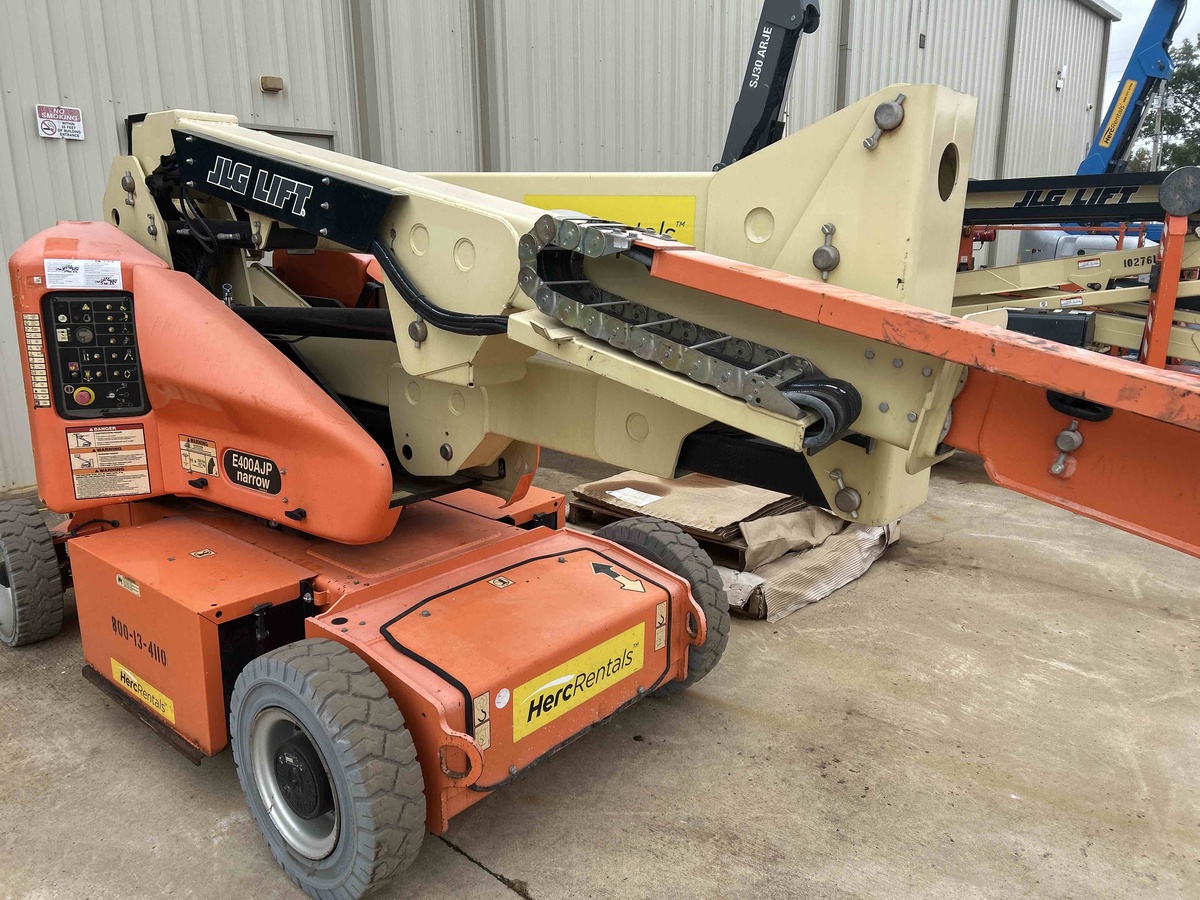 2017 JLG E400AJPN-14