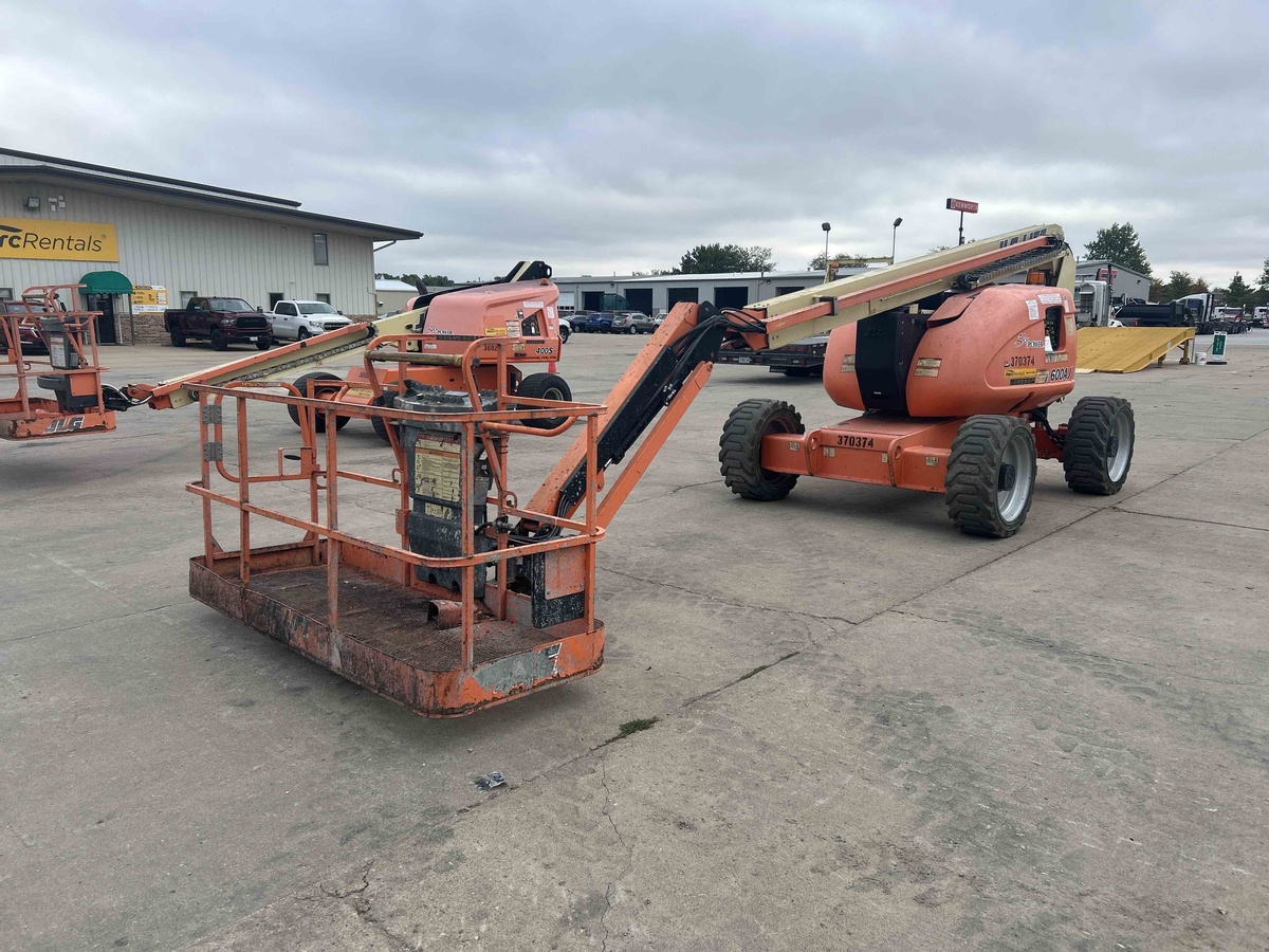 2017 JLG 600AJ-2