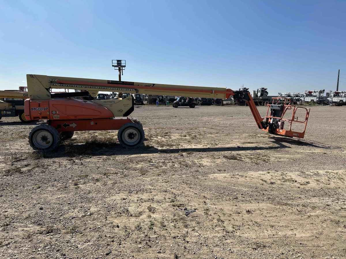 2016 JLG M600JP-4