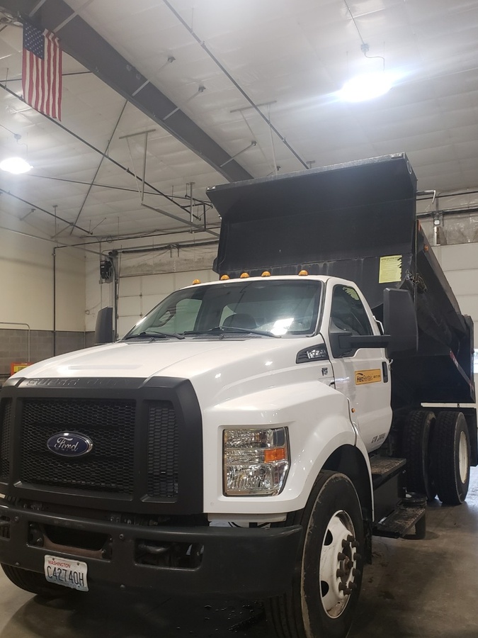 2017 Ford F750-1