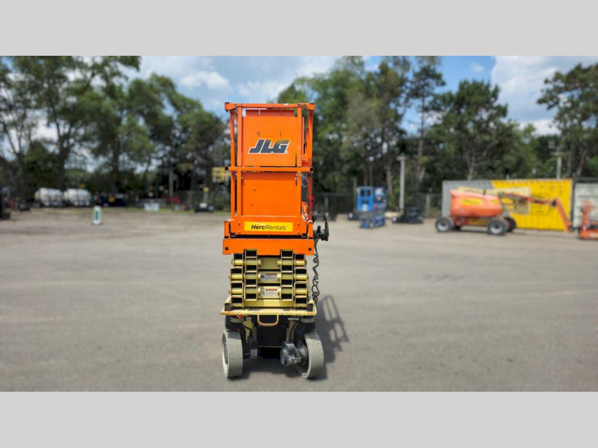 2017 JLG 2632ES