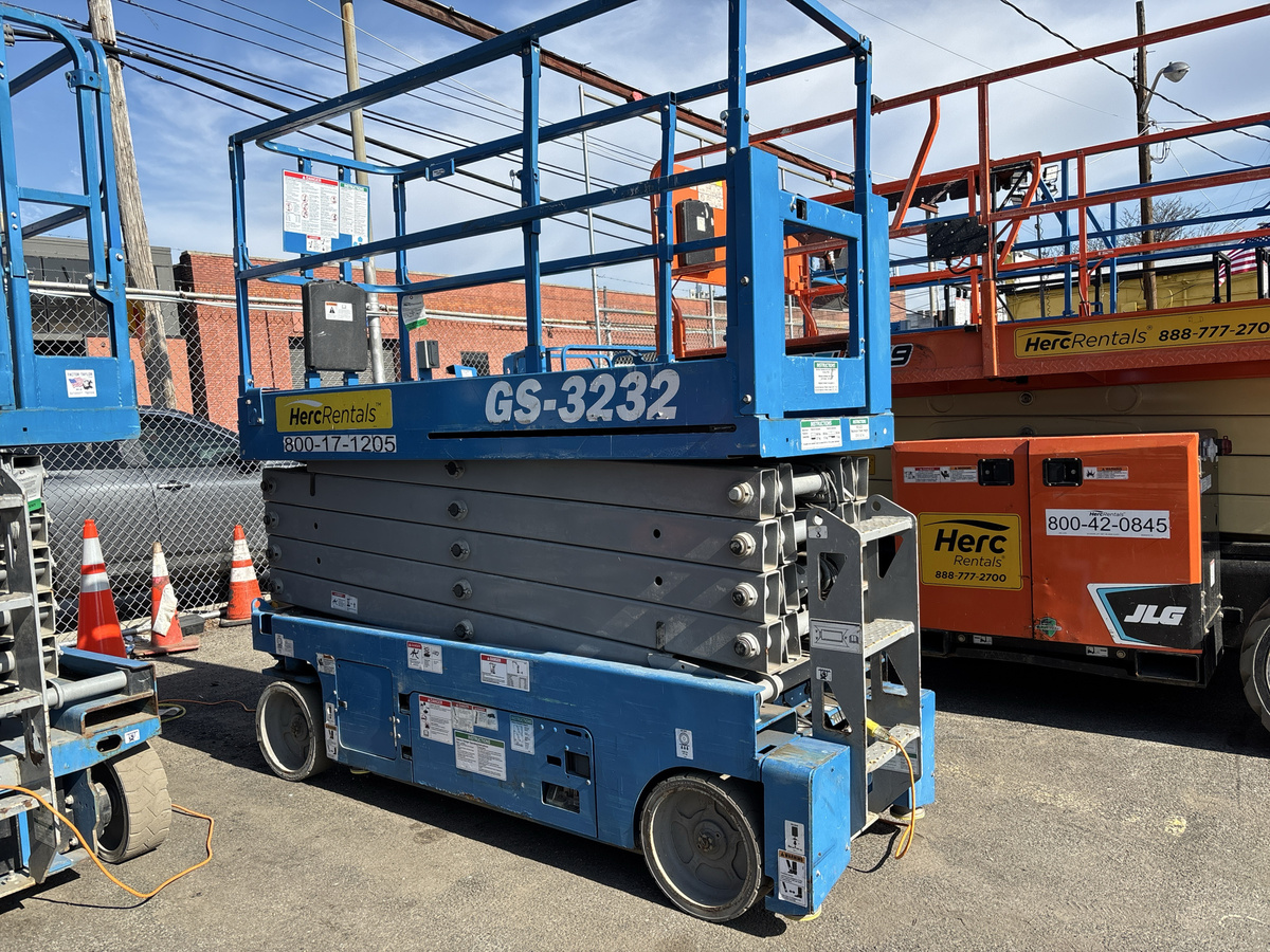 2017 Genie GS-3232