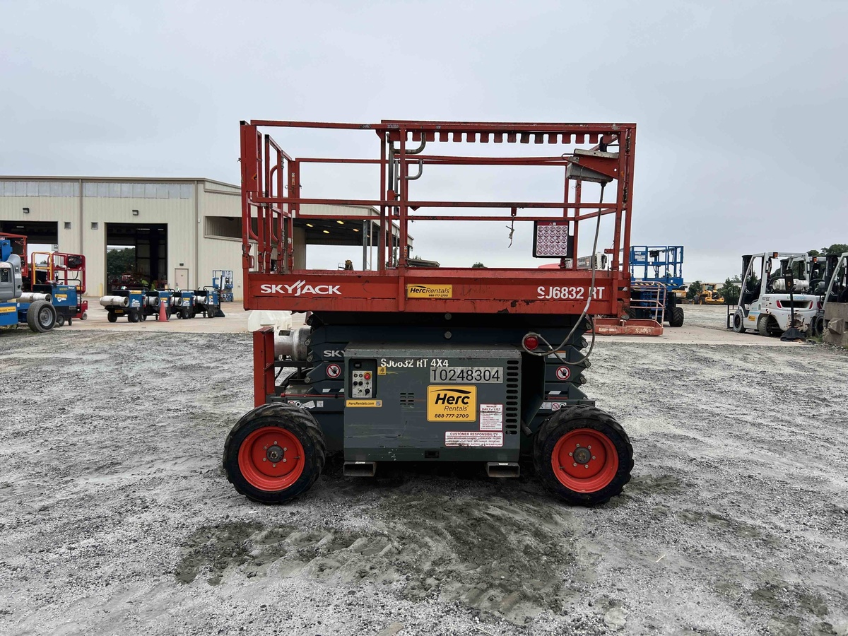 2018 Skyjack SJ-6832RT-3