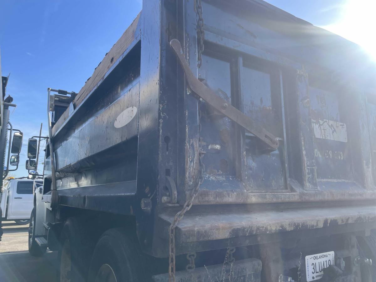 2016 Freightliner M2106