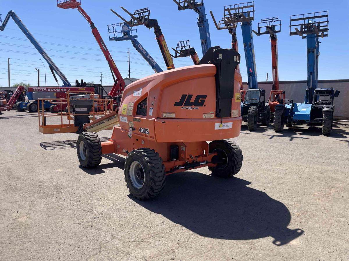 2018 JLG 400S