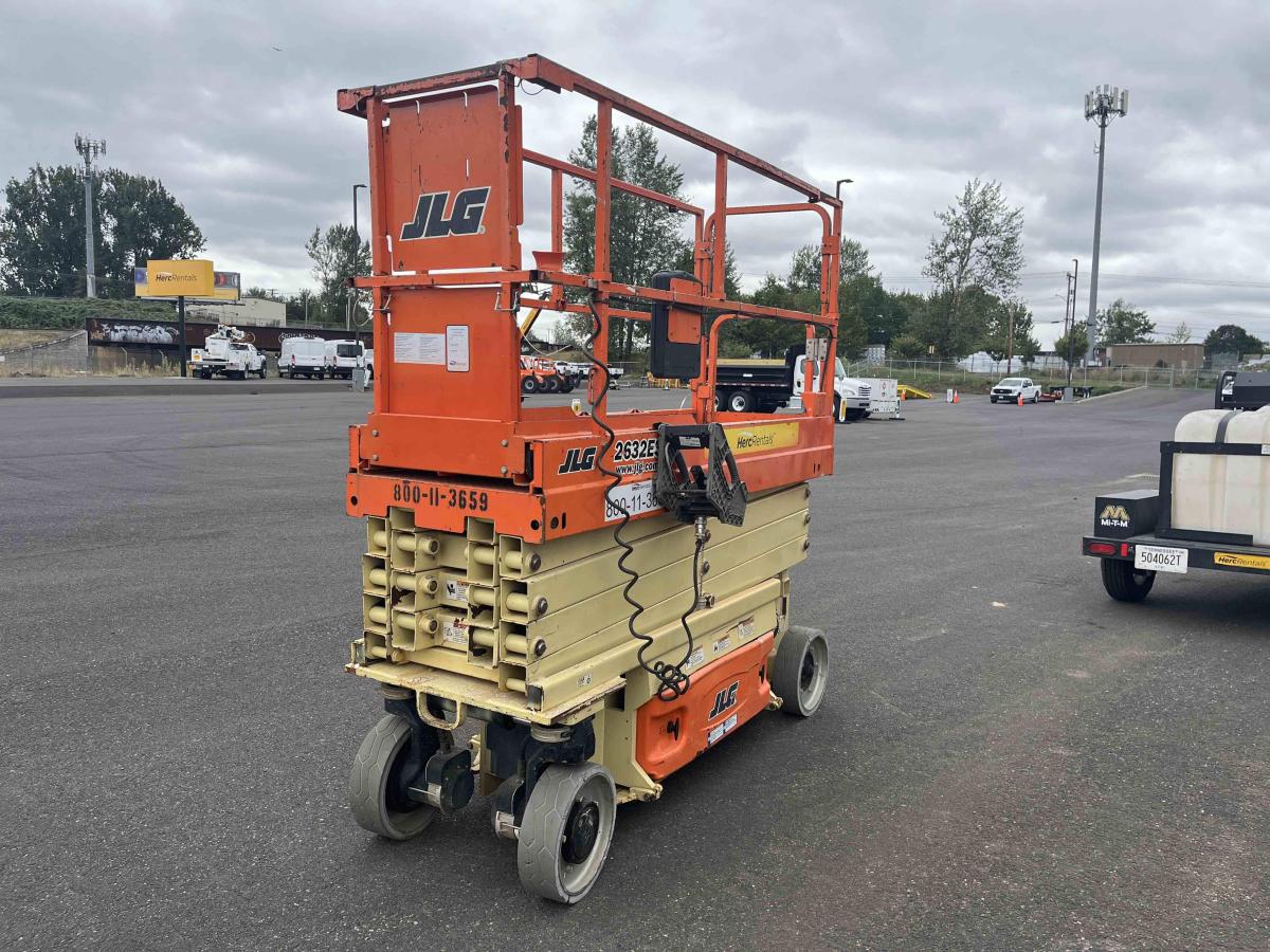 2016 JLG 2632ES