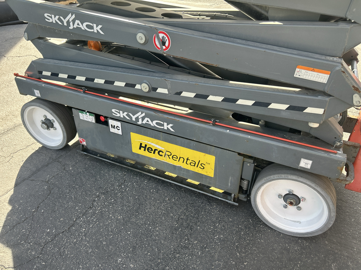 2017 Skyjack SJ3226-19