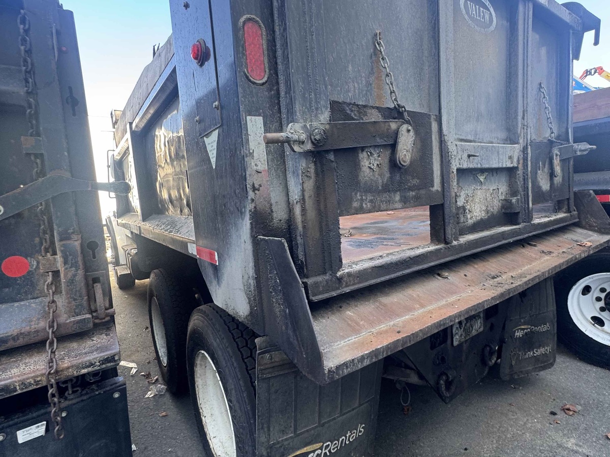 2017 Freightliner M2106-10
