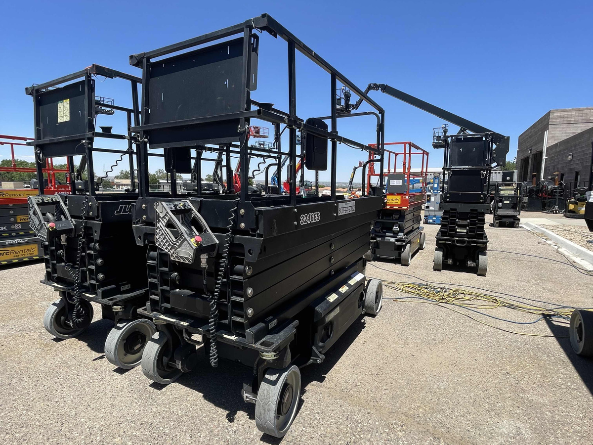 2019 JLG 3246ES