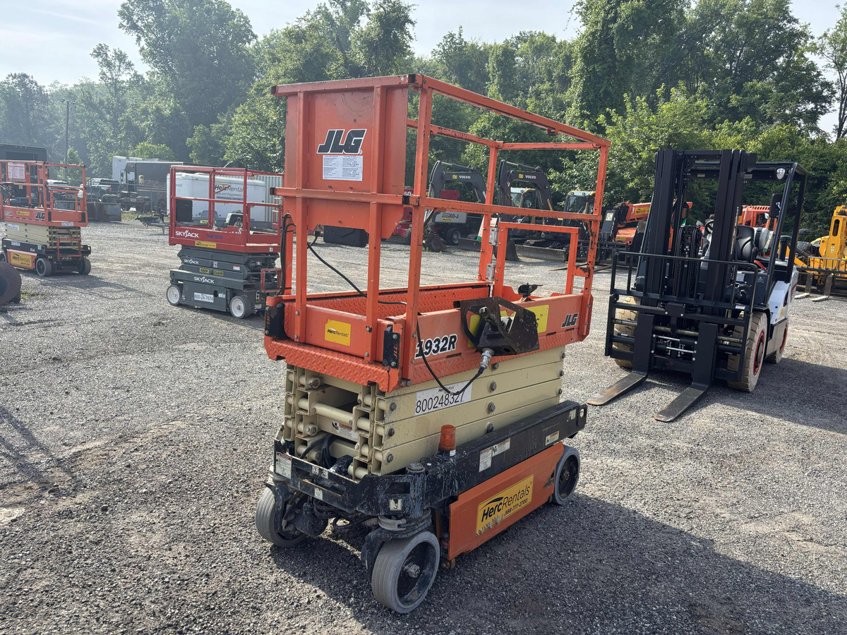 2019 JLG 1932R-5