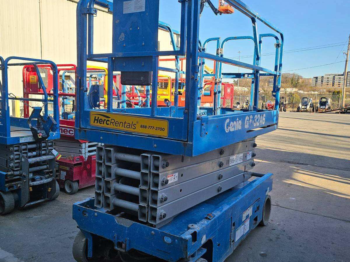 2017 Genie GS-3246-4