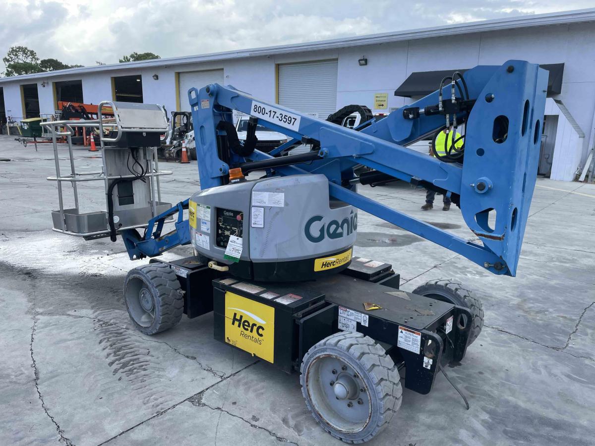2017 Genie Z-33/18
