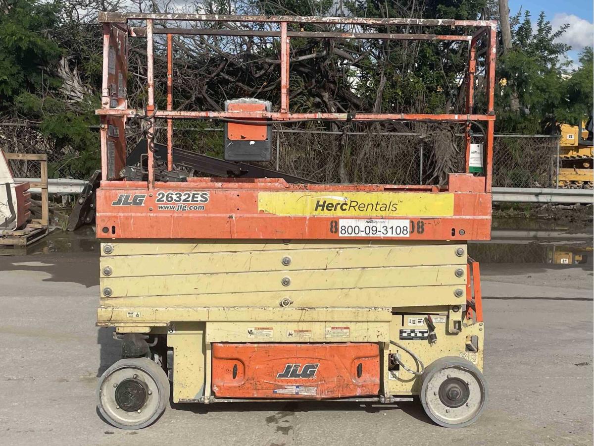 2016 JLG 2632ES