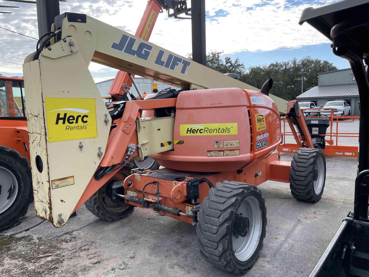 2017 JLG 600AJ