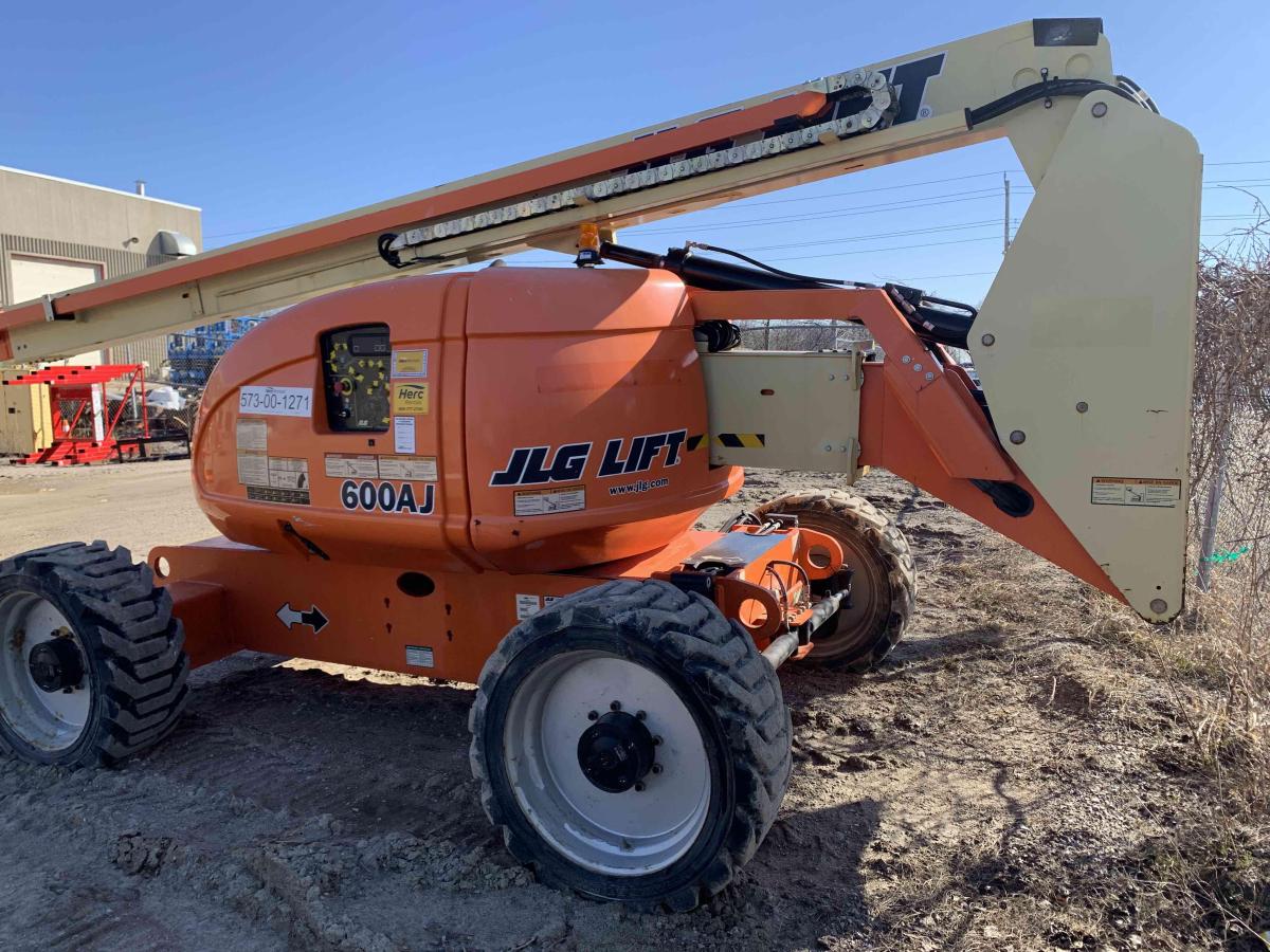 2017 JLG 600AJ