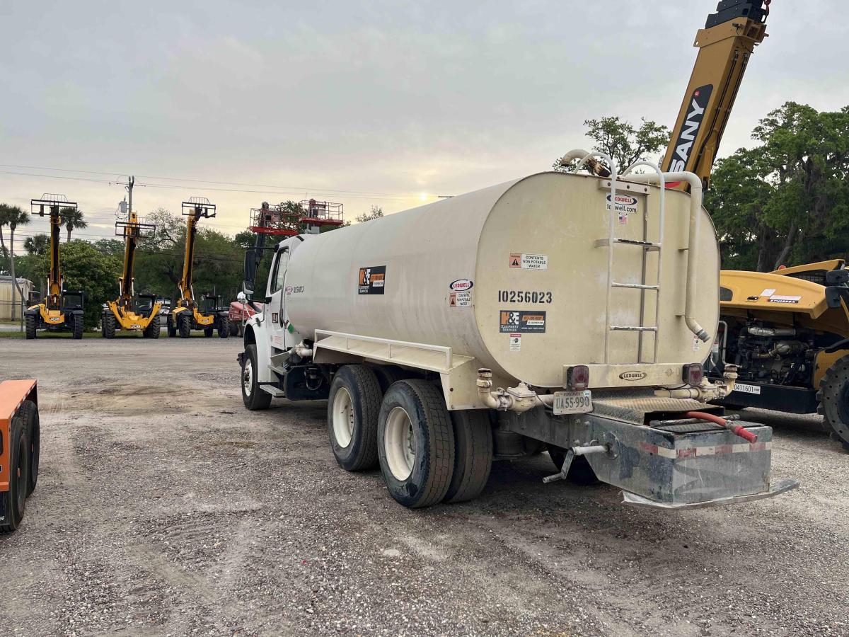 2019 Freightliner M2106-8