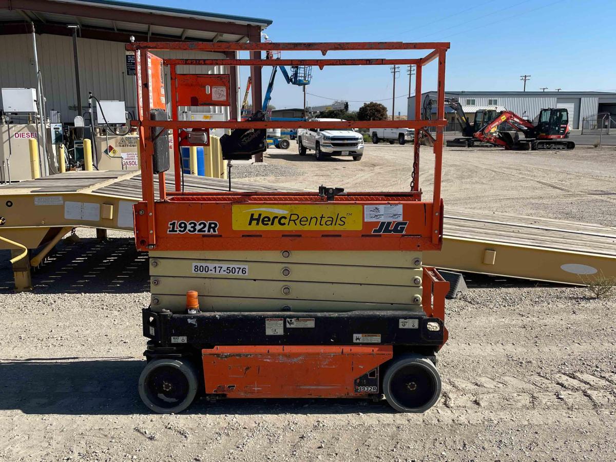 2017 JLG 1932R