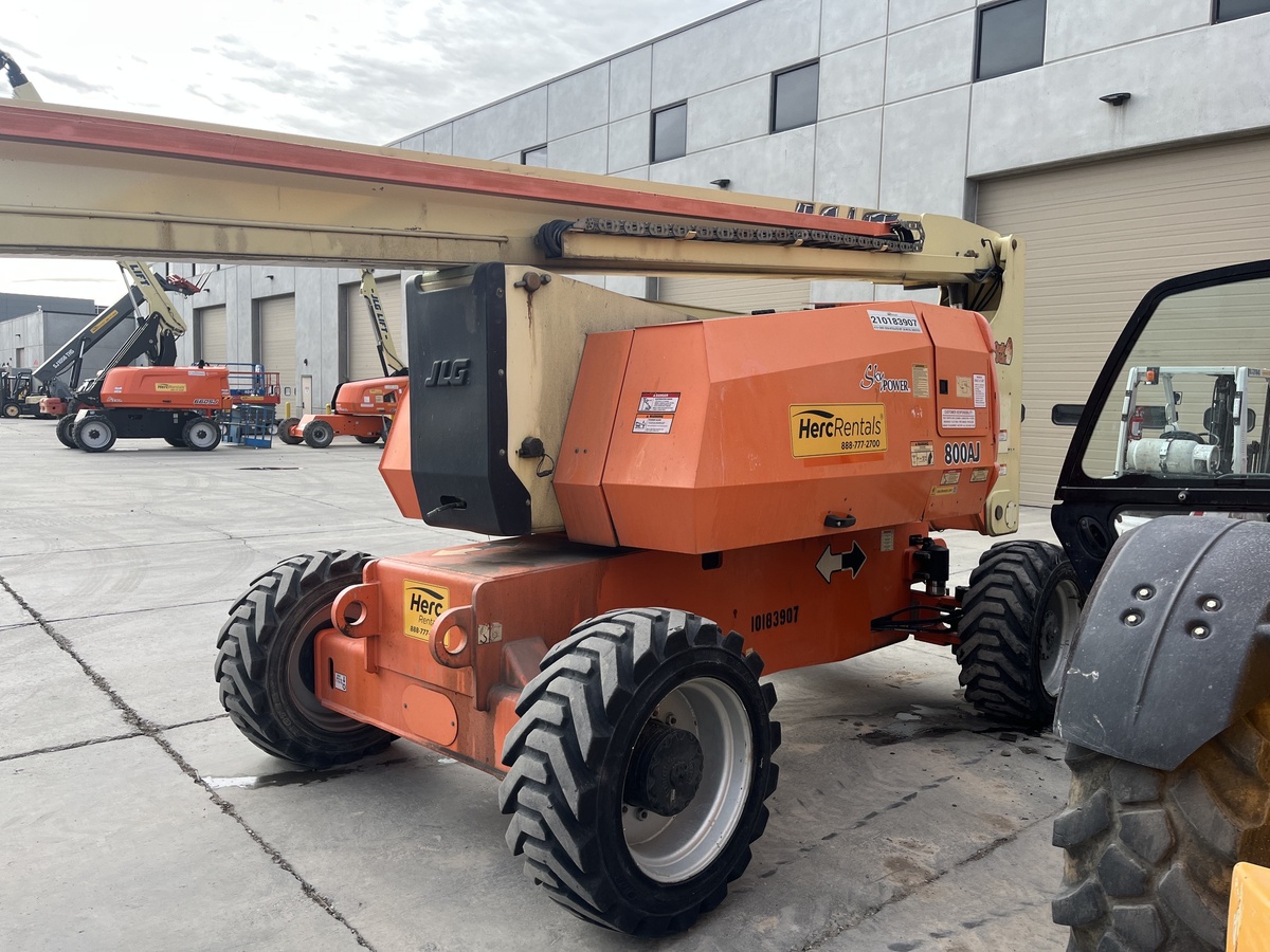 2016 JLG 800AJ