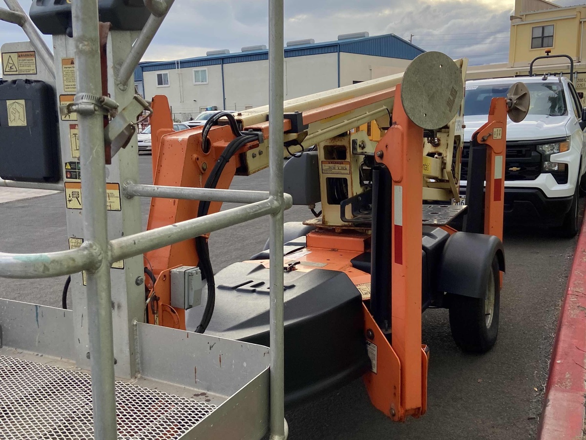 2019 JLG T350