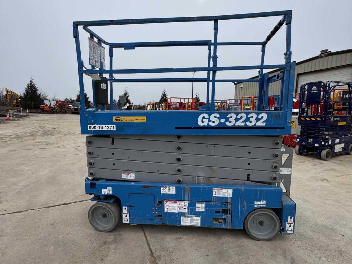 2017 Genie GS-3232