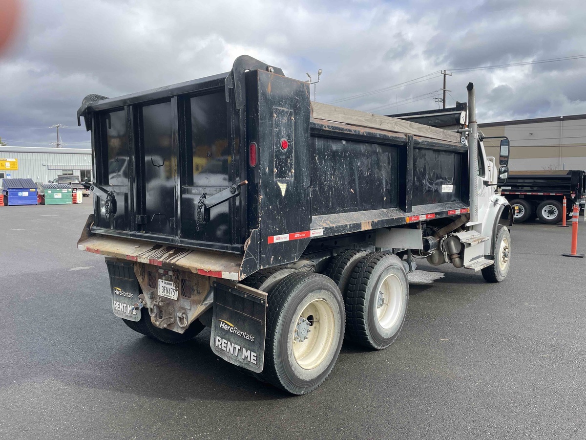 2017 Freightliner M2106-9