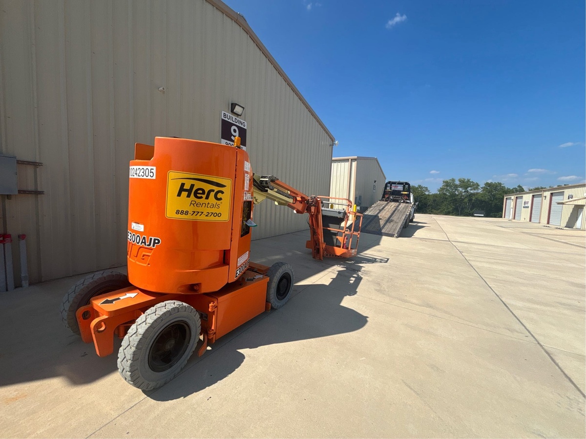 2018 JLG E300AJP