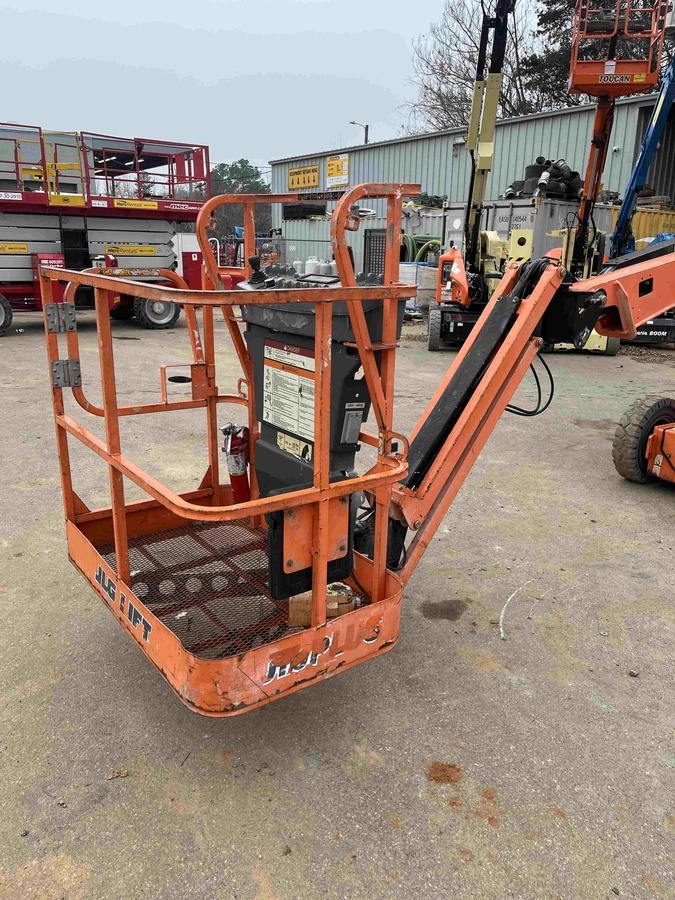 2016 JLG E300AJP-6