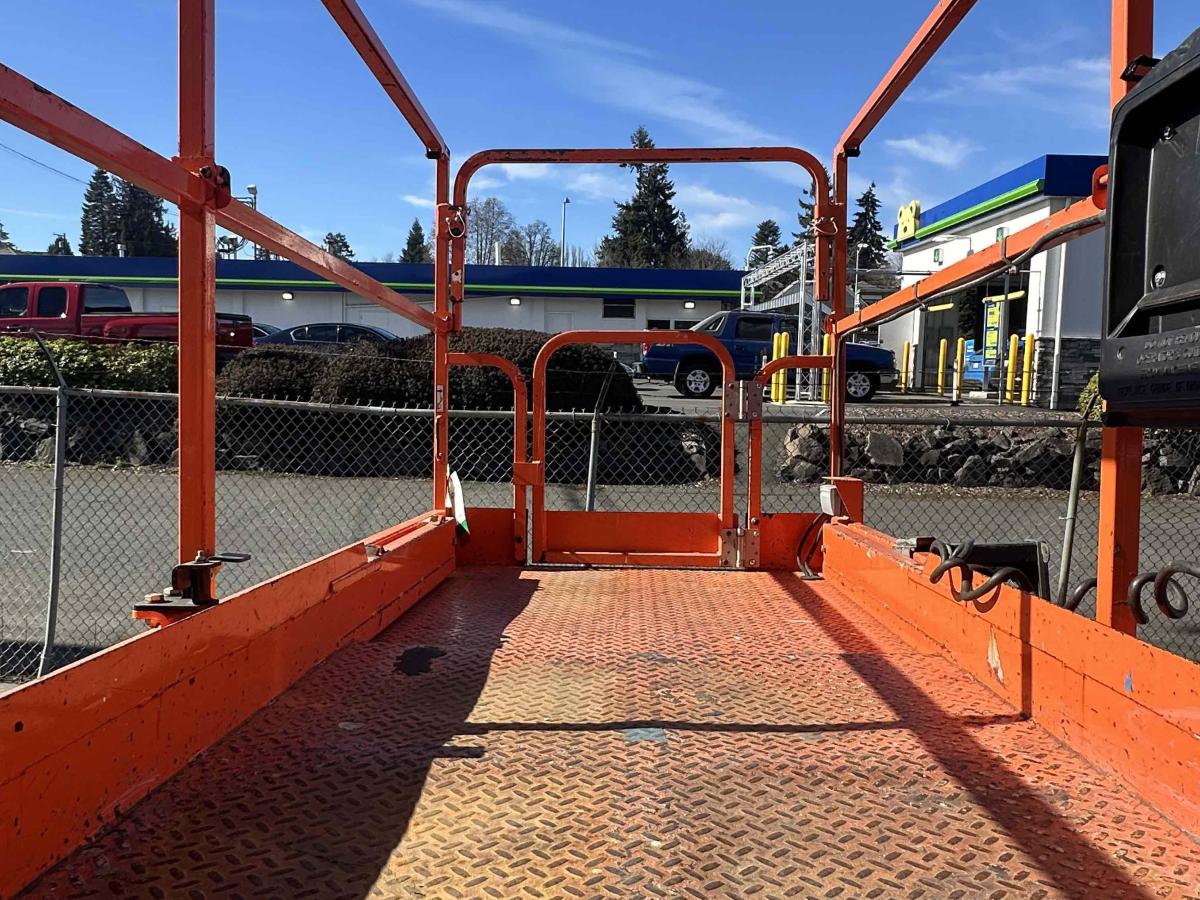 2017 JLG 2646ES