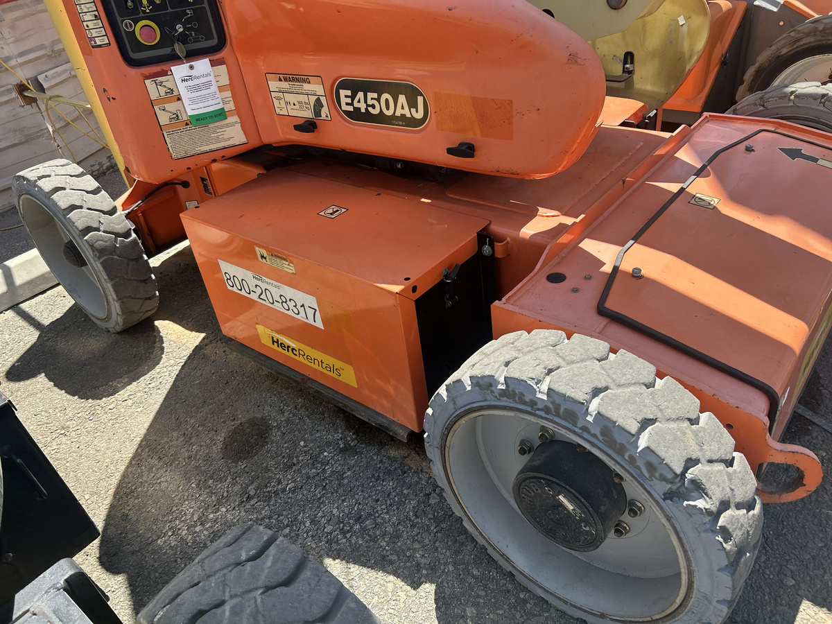 2018 JLG E450AJ-3