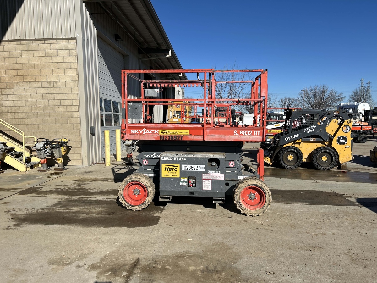 2018 Skyjack SJ-6832RT-15