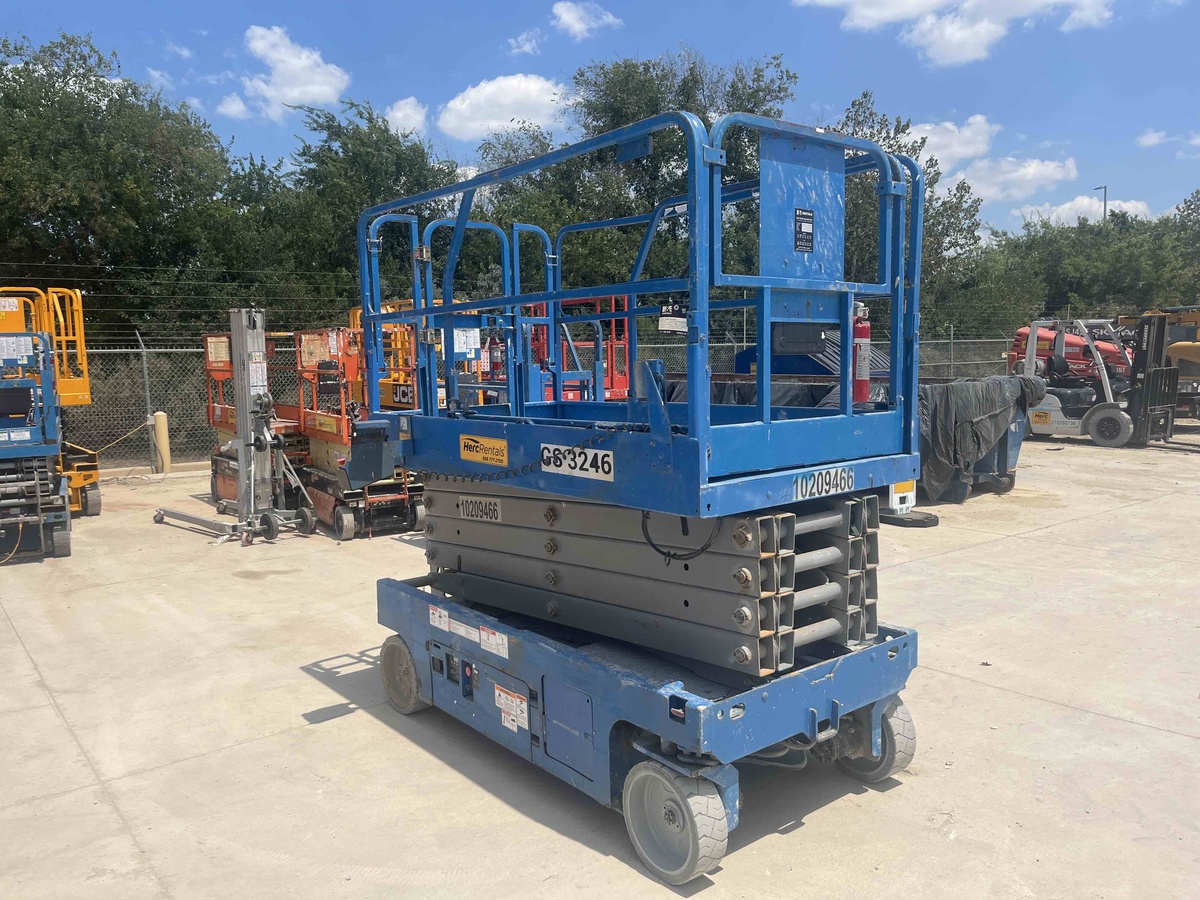 2017 Genie GS-3246-3