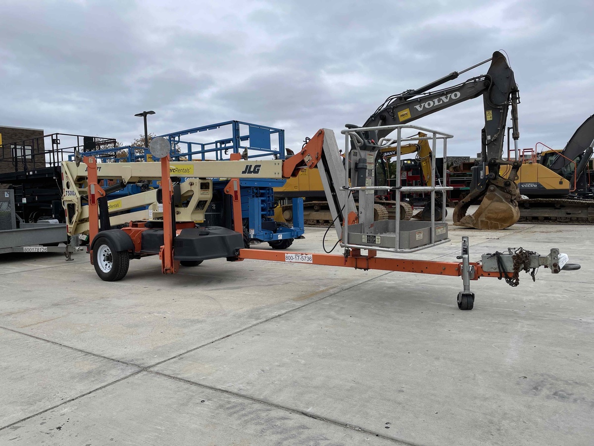 2017 JLG T500J