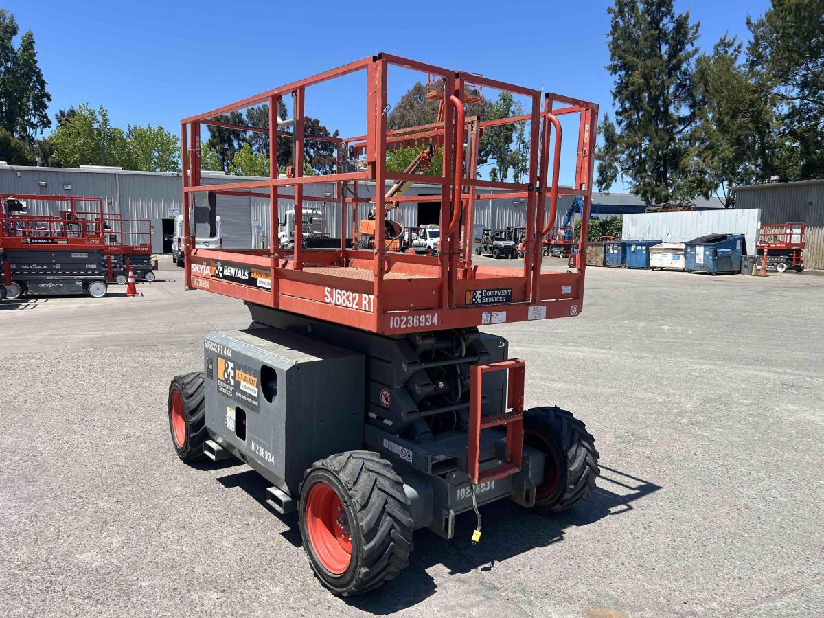 2018 Skyjack SJ-6832RT
