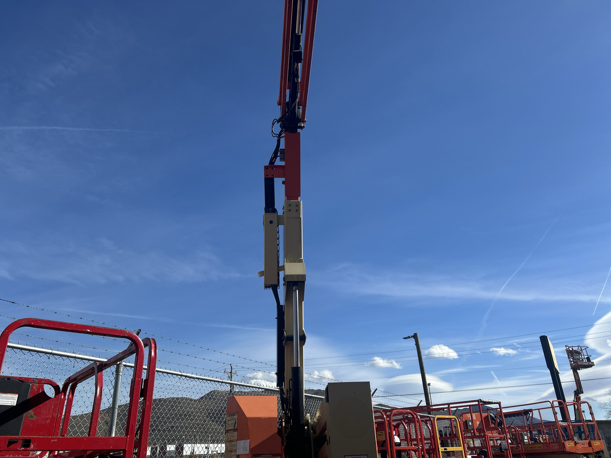 2016 JLG E300AJ-3