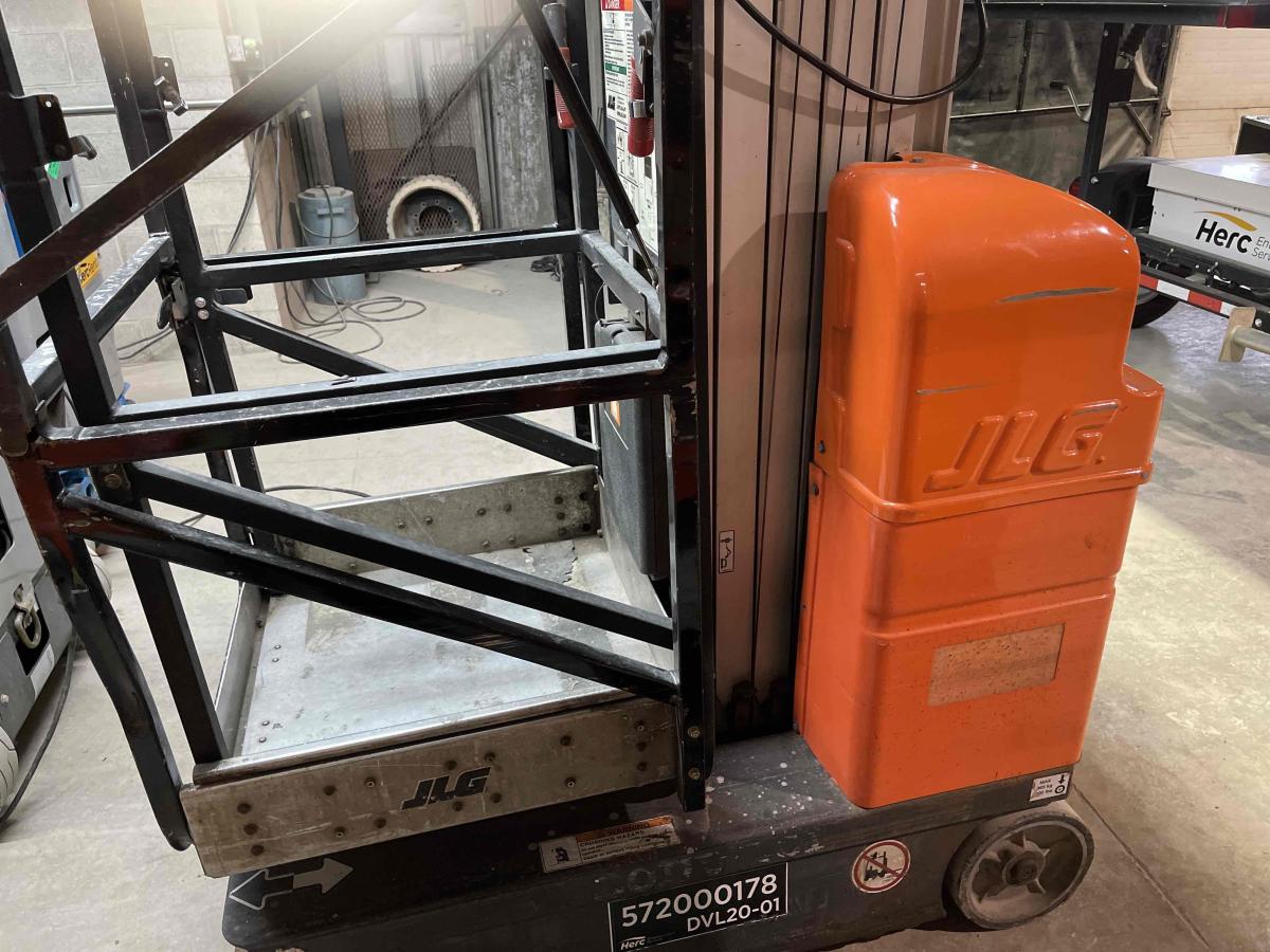 2002 JLG 20DVL