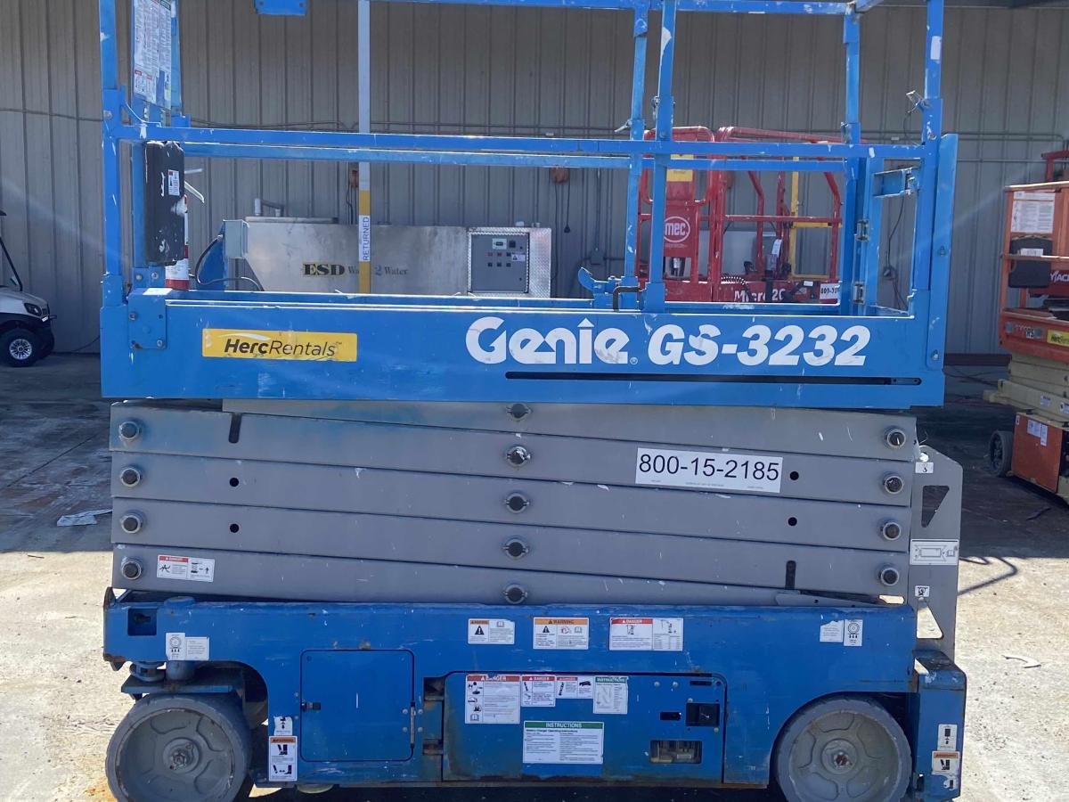 2017 Genie GS-3232
