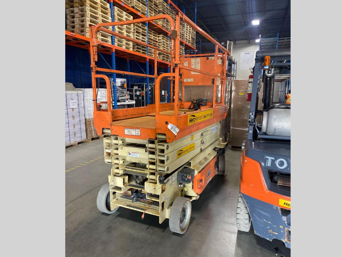 2017 JLG 2646ES