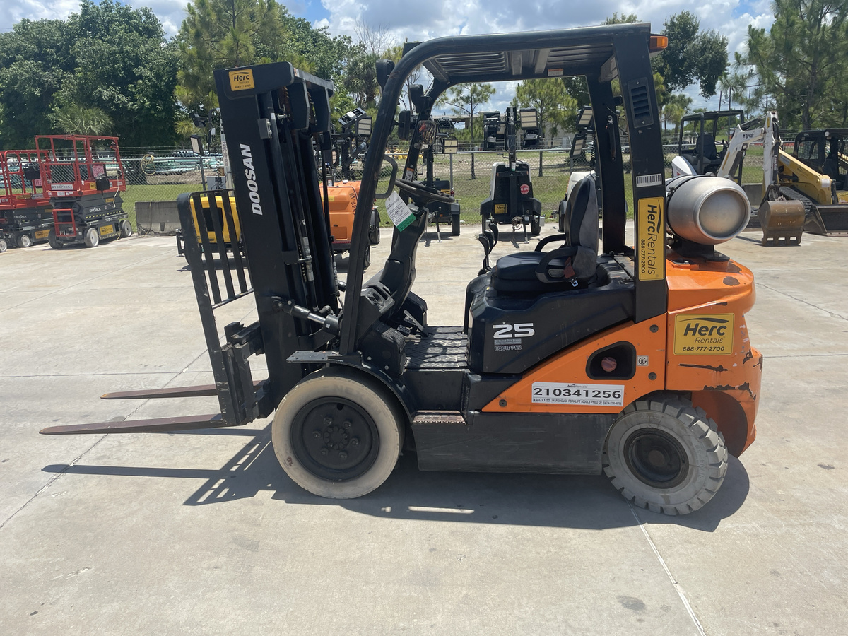 2021 Doosan G25N-7-7