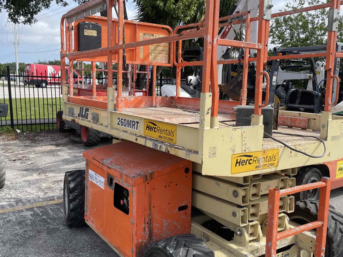 2017 JLG 260MRT