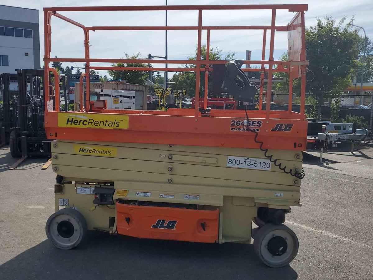 2017 JLG 2646ES-3