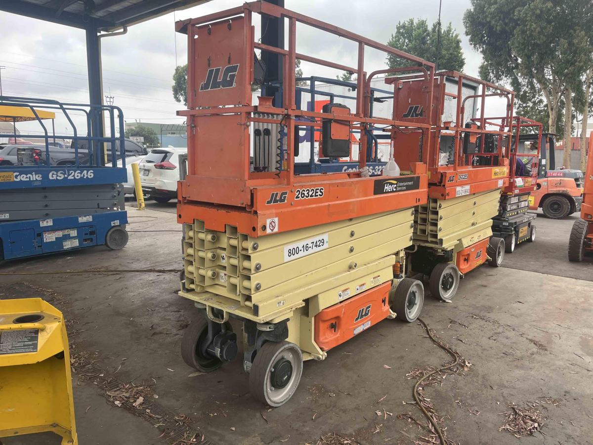 2017 JLG 2632ES-1